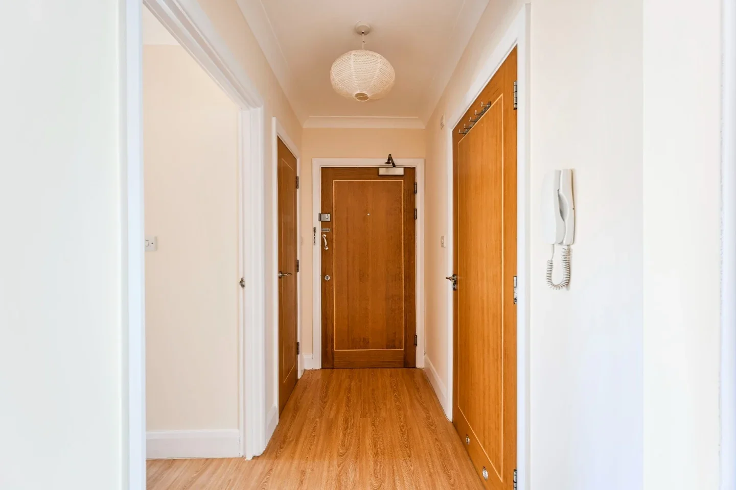 Flat Woodbury Close in Greater London
