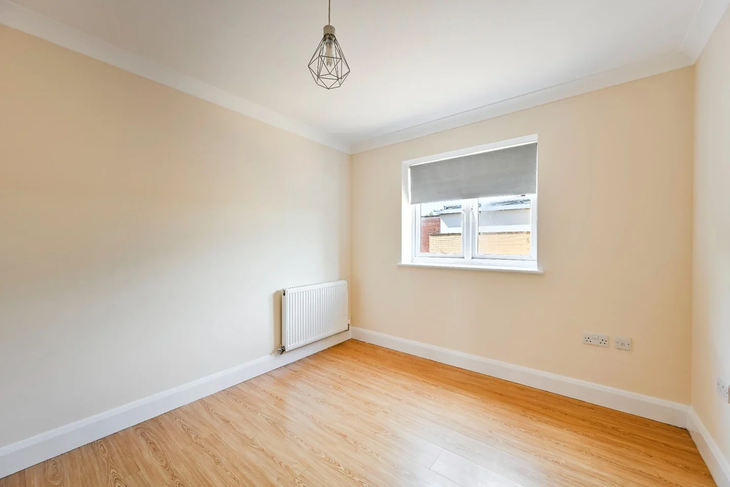 Flat Woodbury Close in Greater London