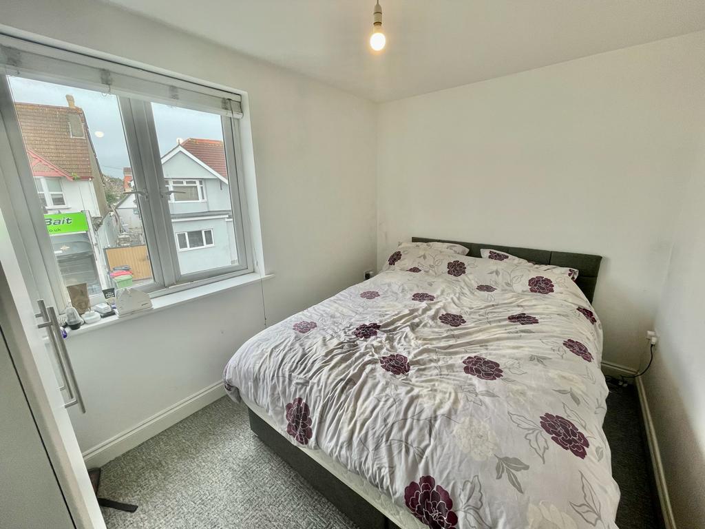 Flat Upper Manor Road in Paignton