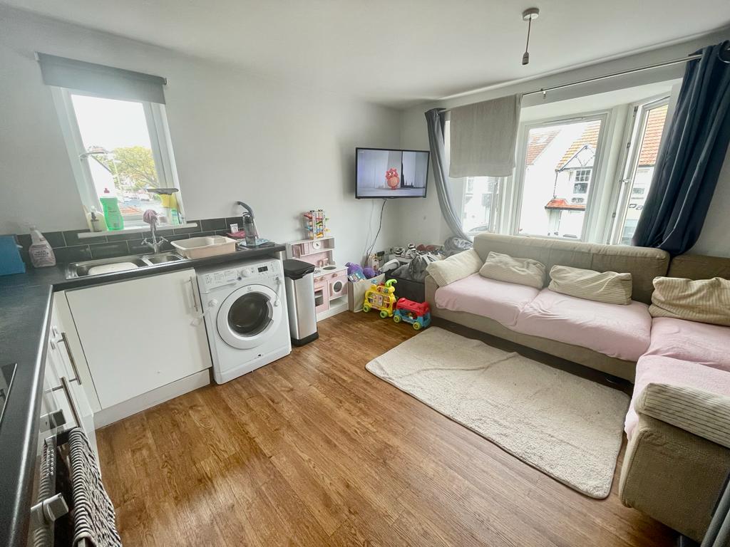 Flat Upper Manor Road in Paignton