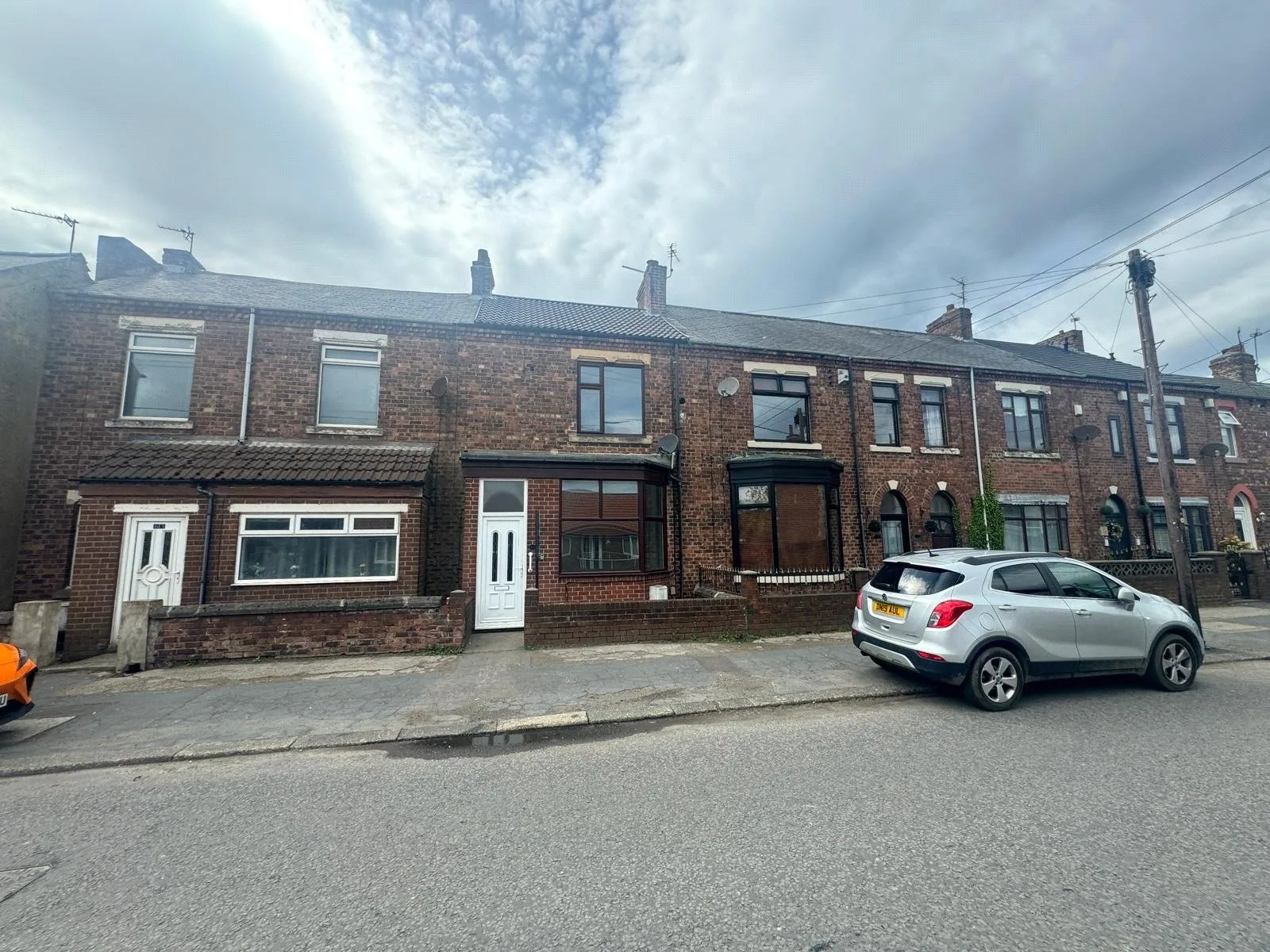 Flat North Road West in Wingate