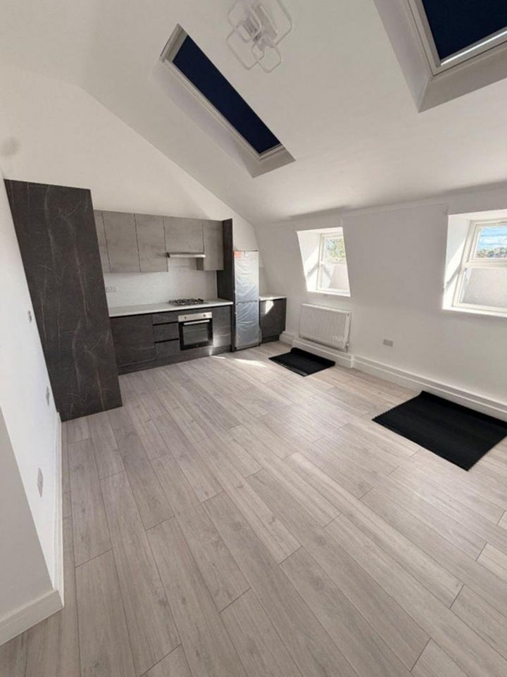Flat Acre Lane in Greater London