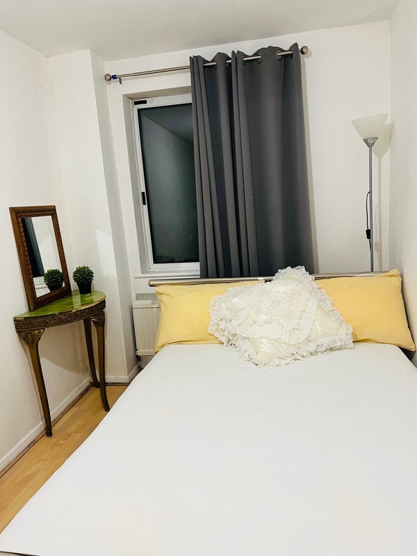 Room Kavanaghs Road in Brentwood