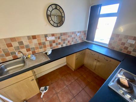 Flat Silverton Way in Wolverhampton