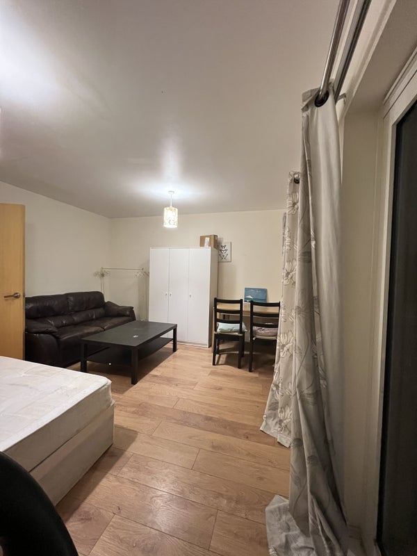 Room Claremont Street in Greater London