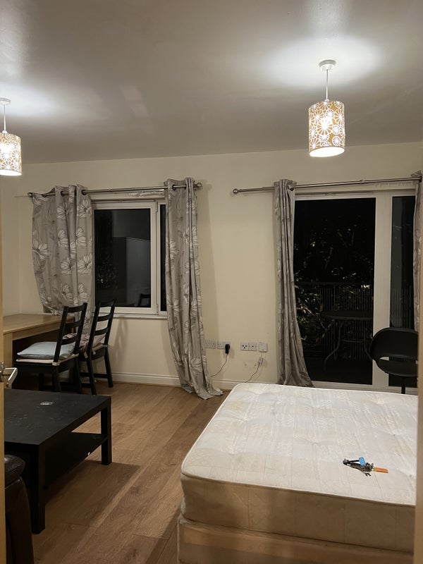 Room Claremont Street in Greater London