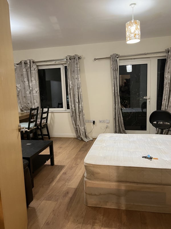 Room Claremont Street in Greater London