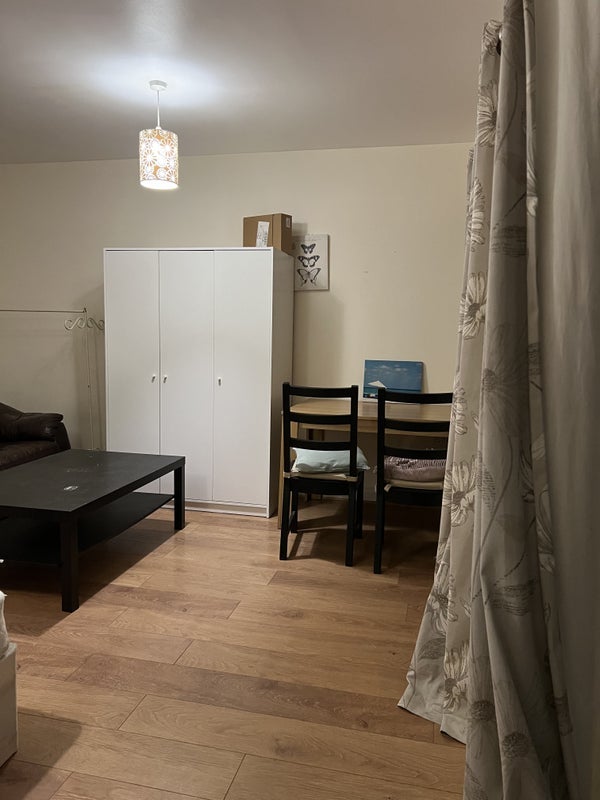 Room Claremont Street in Greater London