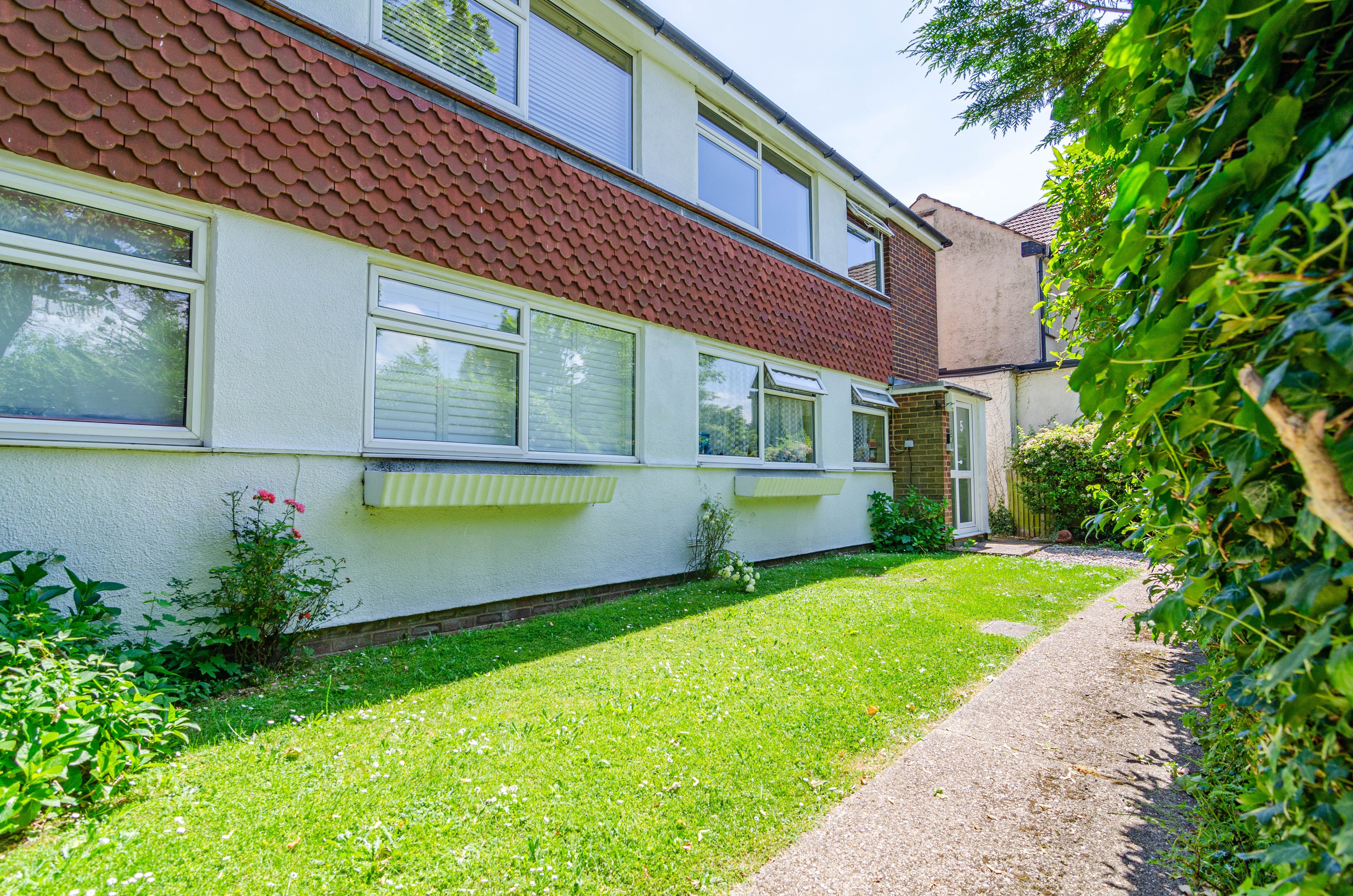 Flat Trevor Close in Greater London