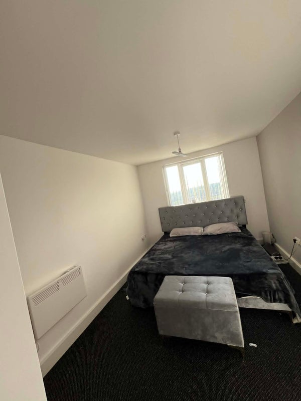 Flat Rosehill Close in Salford