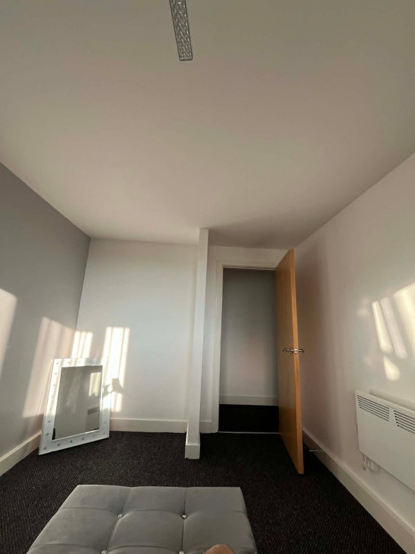 Flat Rosehill Close in Salford