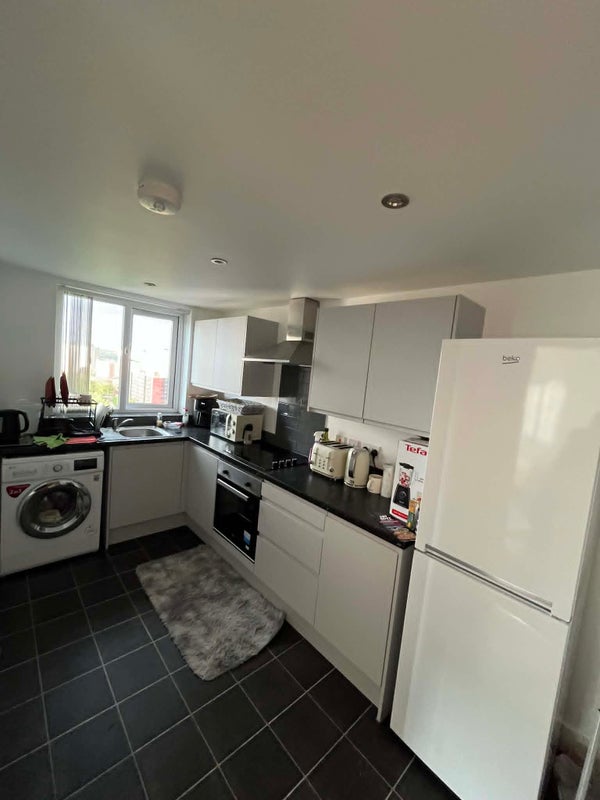 Flat Rosehill Close in Salford