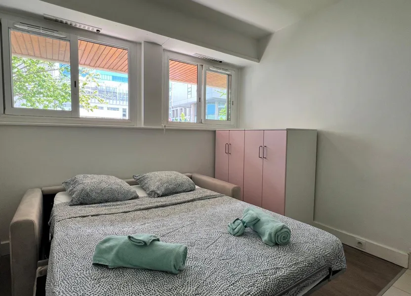 Room Rue de l'Industrie in Courbevoie