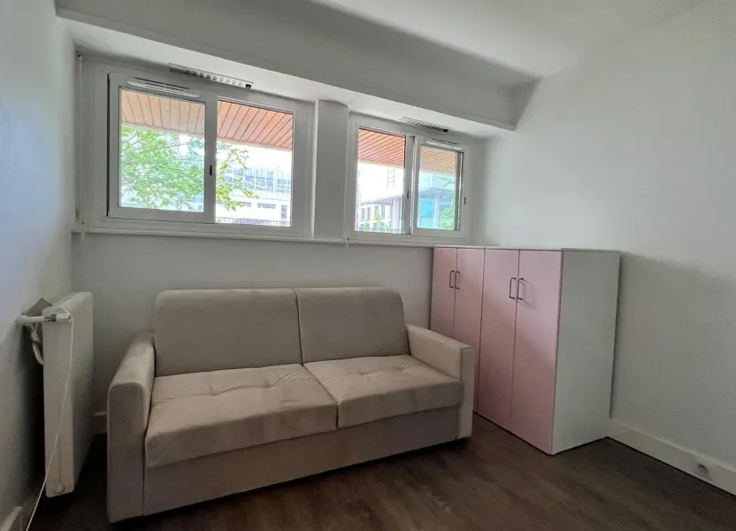 Room Rue de l'Industrie in Courbevoie