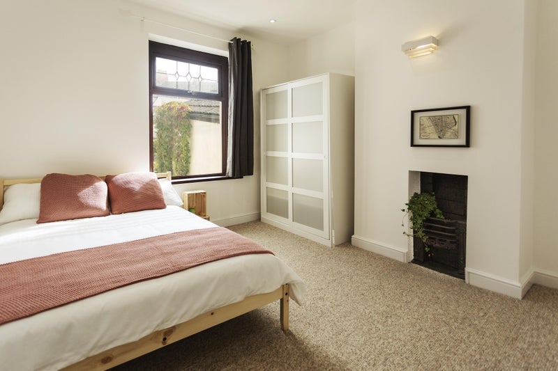 Room Bertram Street in Cardiff