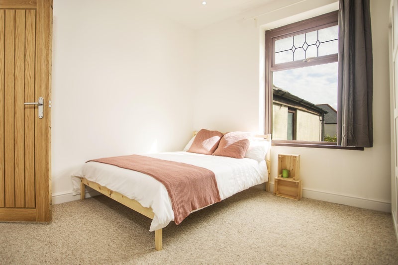 Room Bertram Street in Cardiff
