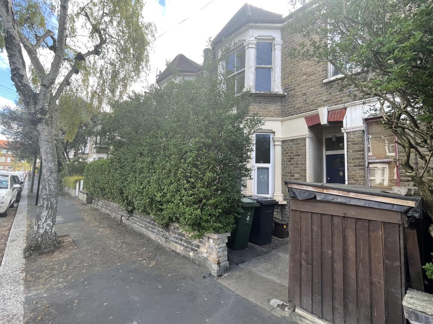 House Murchison Road in Greater London