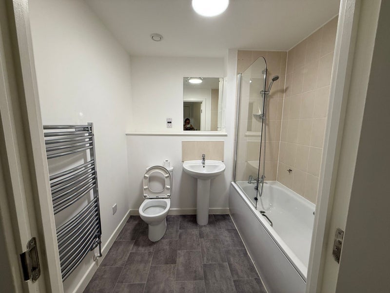 Room Chrisp Street in Greater London