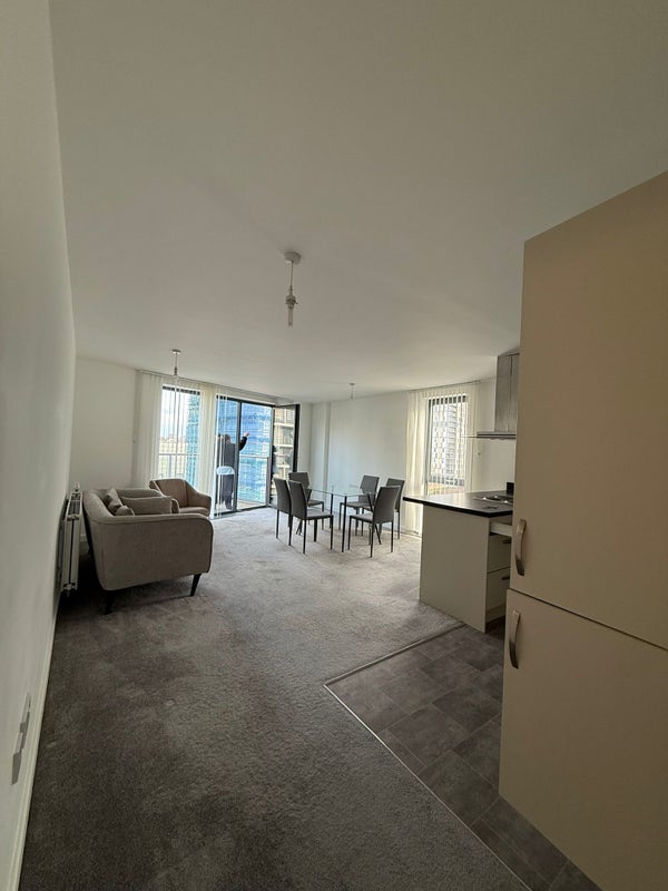Room Chrisp Street in Greater London