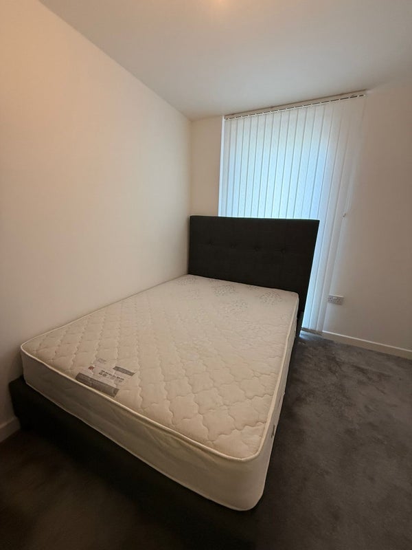 Room Chrisp Street in Greater London