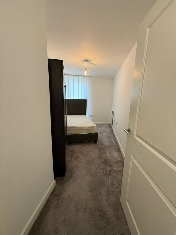Room Chrisp Street in Greater London