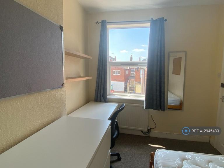Room Loyd Road in Northampton