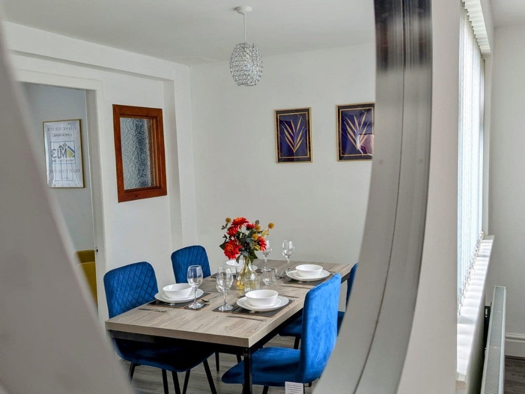 House Overlinks Drive in Salford