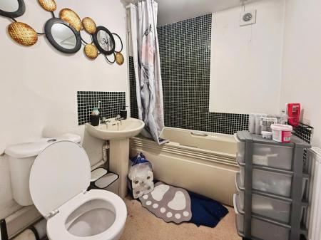 Flat Granville Gardens in Hinckley and Bosworth