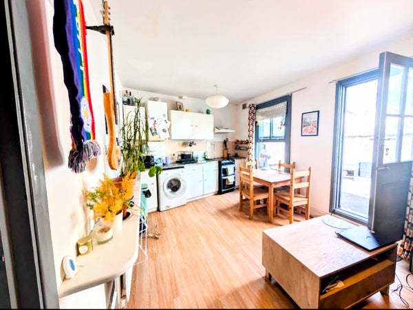 Flat Coldharbour Lane in London