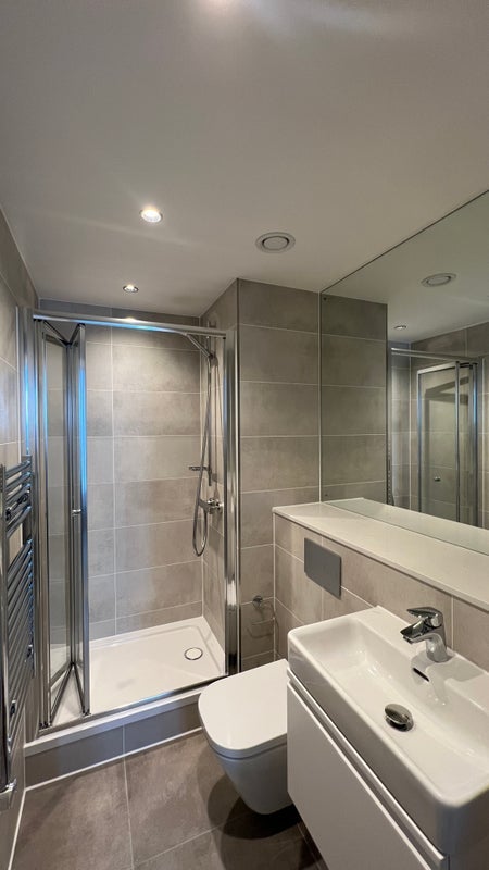 Room Hankinson Way in Salford