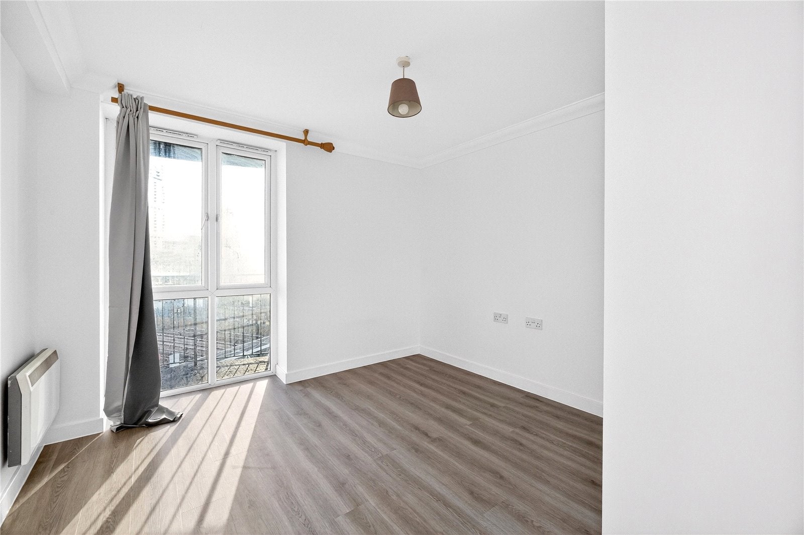 Flat Jupp Road in Greater London