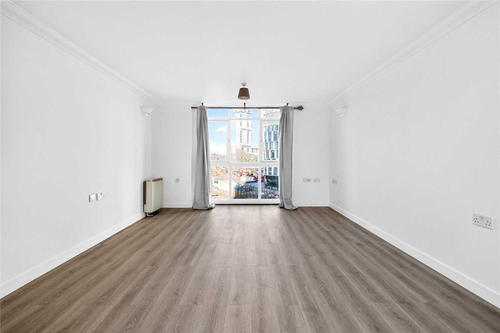 Flat Jupp Road in Greater London