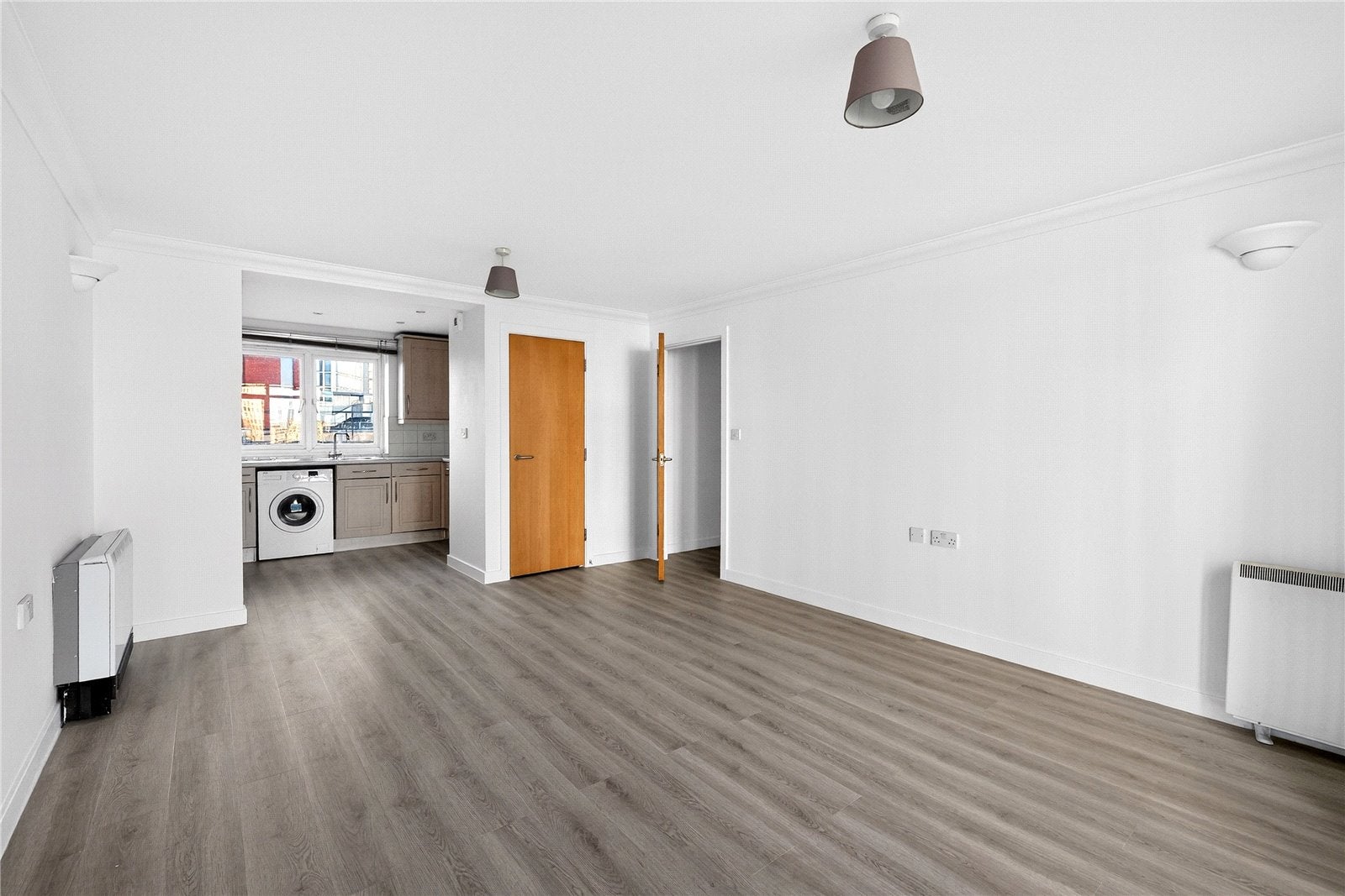 Flat Jupp Road in Greater London