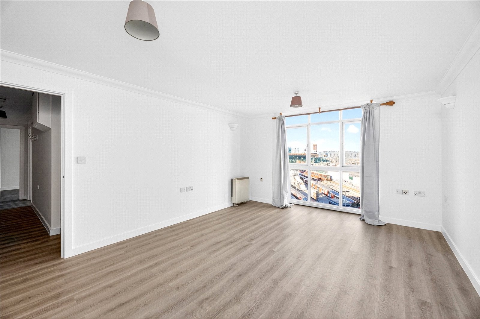 Flat Jupp Road in Greater London