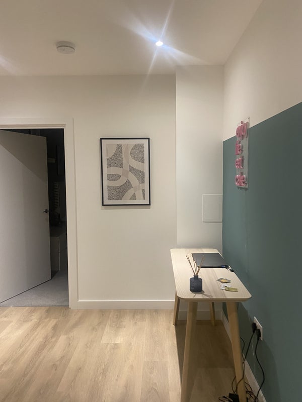 Room Vanguard Way in Greater London