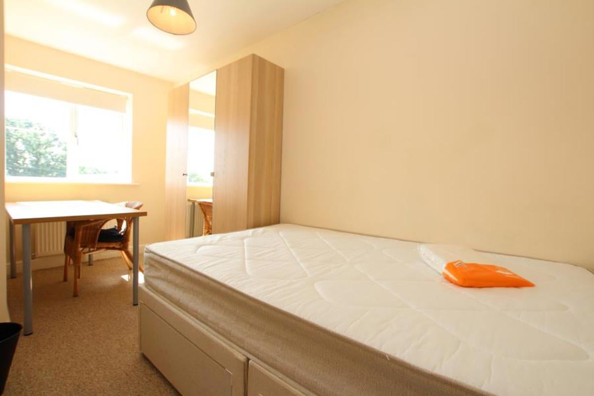 Flat Foxglove Close in Stoke Gifford
