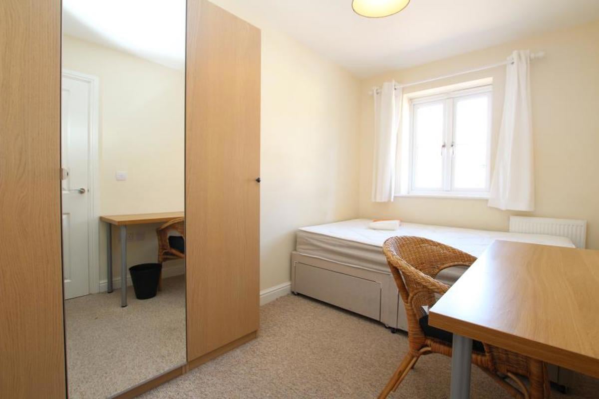 Flat Foxglove Close in Stoke Gifford