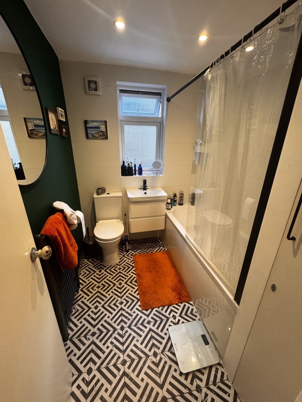 Room Ballater Road in Greater London