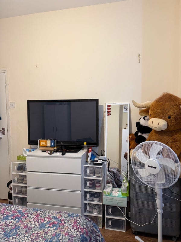 Room Studley Road in Greater London