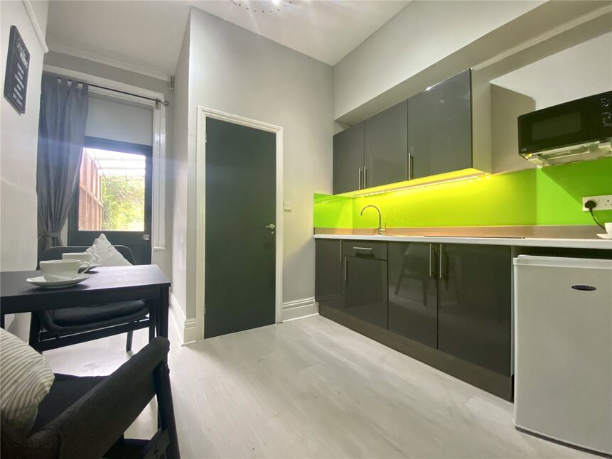 Flat Tennyson Road in Southampton
