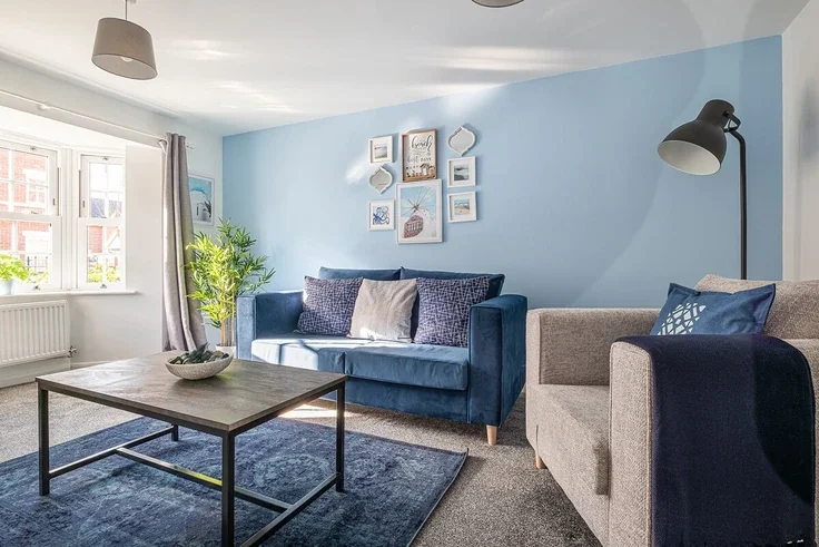 Flat King Alfred Way in Great Denham