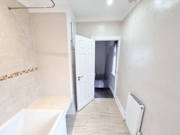 Flat Ovenden Green in Calderdale