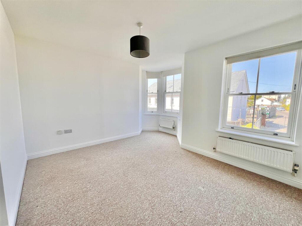 Flat West Street in Arun