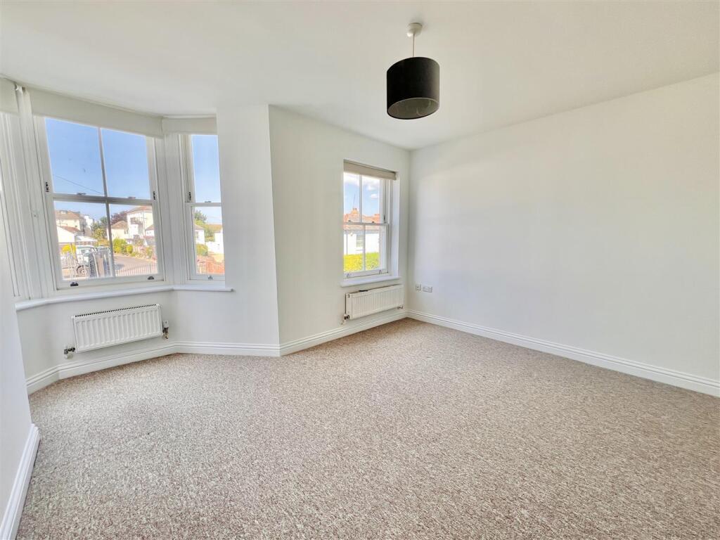 Flat West Street in Arun