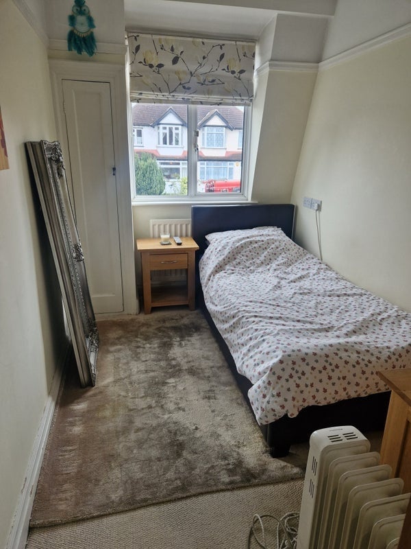 Room Croydon Road in Greater London