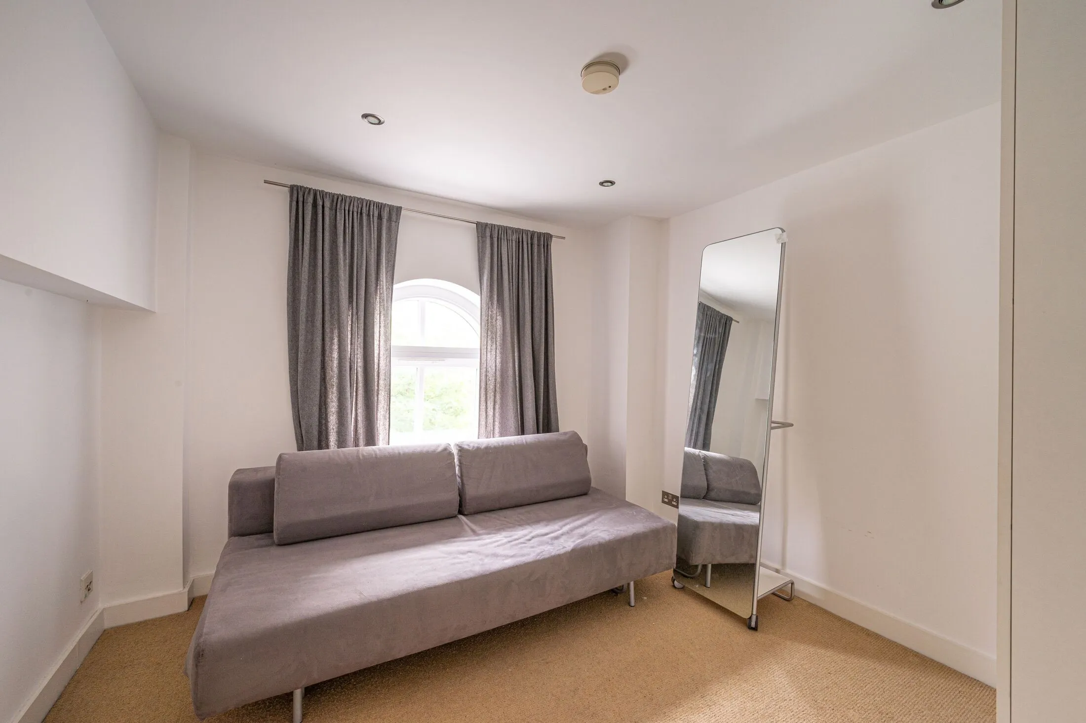 Flat Netherwood Street in Greater London