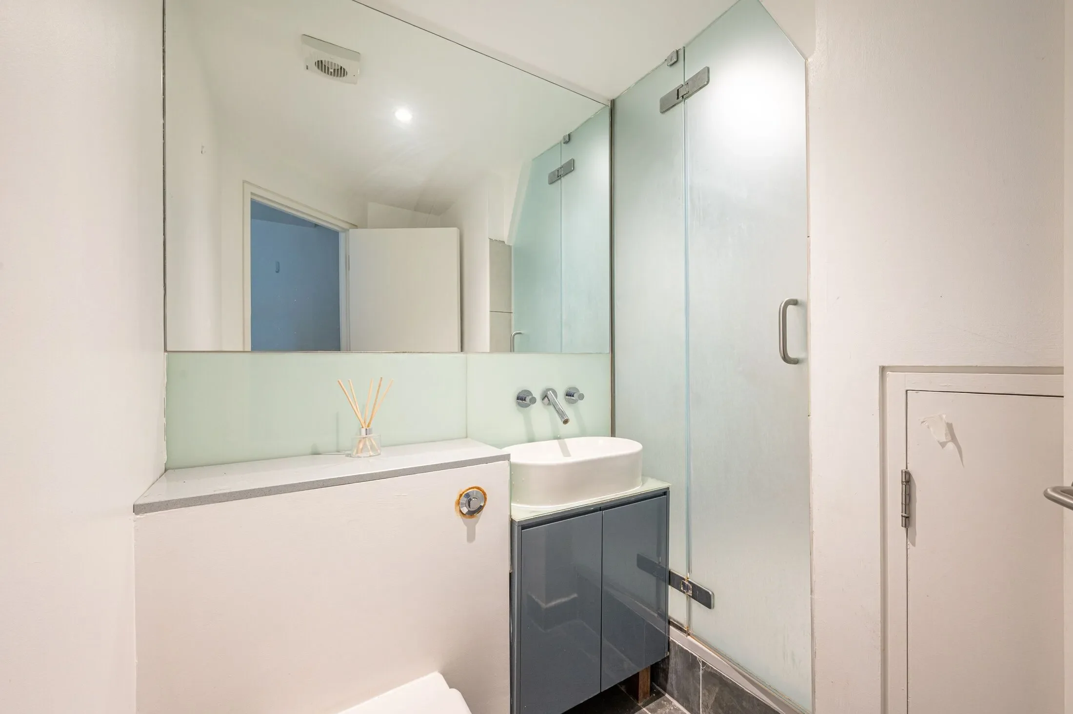 Flat Netherwood Street in Greater London