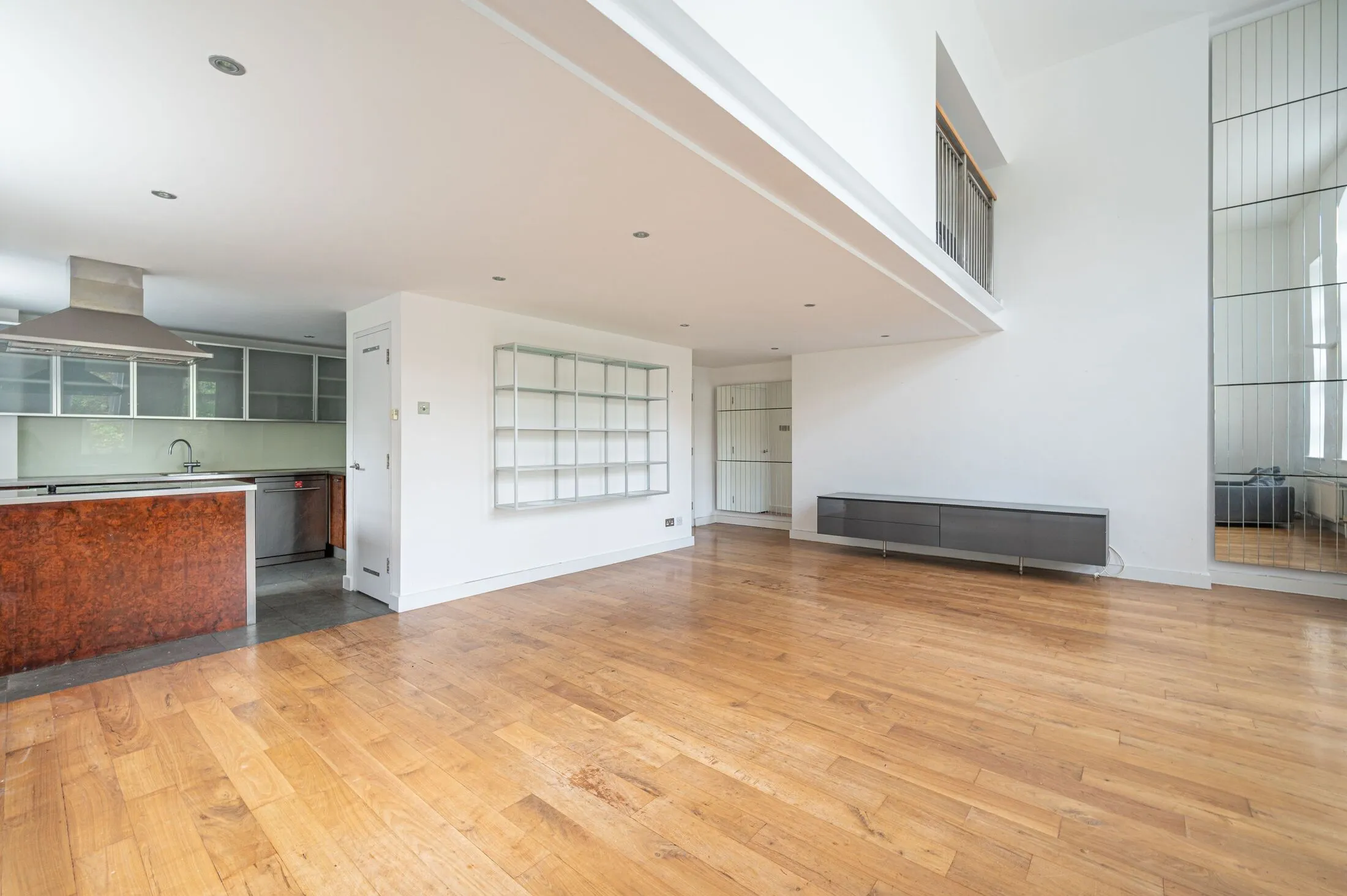 Flat Netherwood Street in Greater London