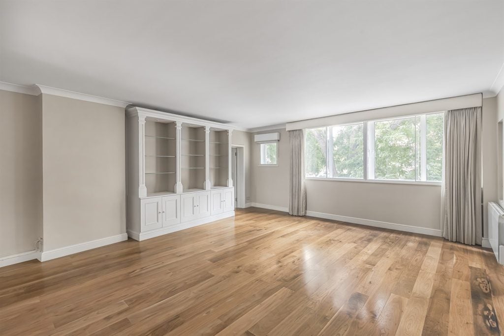 Flat Lower Sloane Street in Greater London