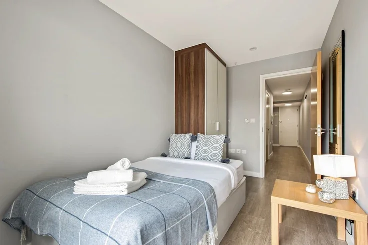 Flat Mintern Street in Greater London